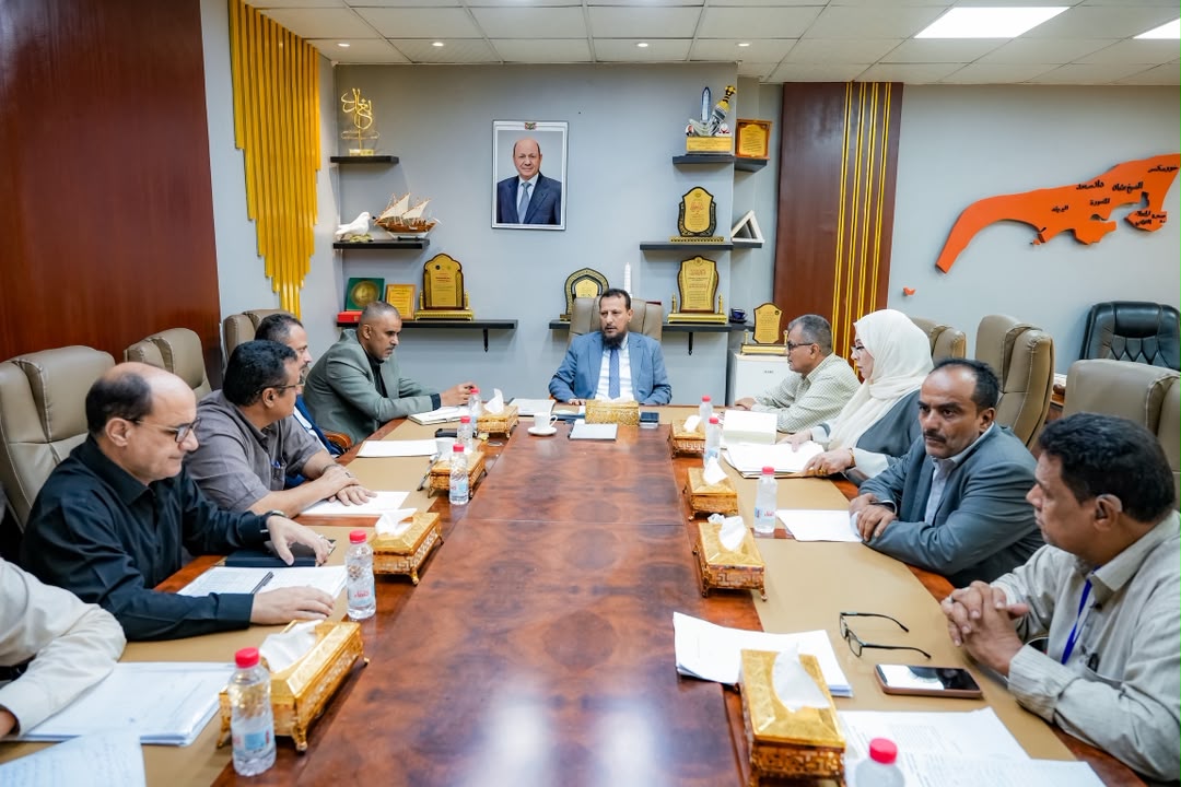 اجتماع في عدن يناقش التحديات التي تواجه القطاع التربوي والتحضيرات لانطلاق العام الدراسي الجديد