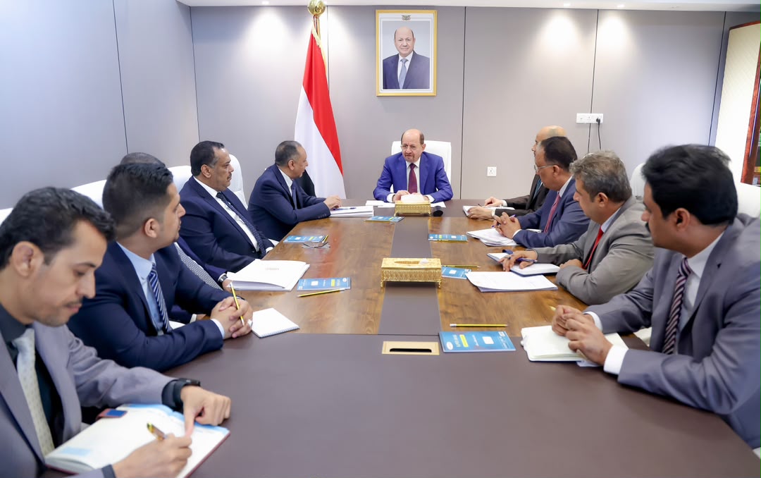 رئيس الوزراء يترأس اجتماعاً مشتركاً لقيادتي الصناعة والتجارة والمالية لتعزيز التكامل المؤسسي وتسهيل الأنشطة التجارية
