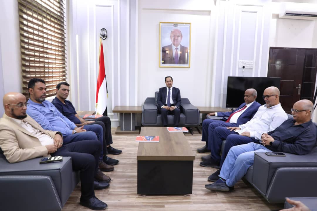 وزير الشباب يبحث مع مسؤول آسيوي سبل تطوير ونشر لعبة الريشة الطائرة في اليمن