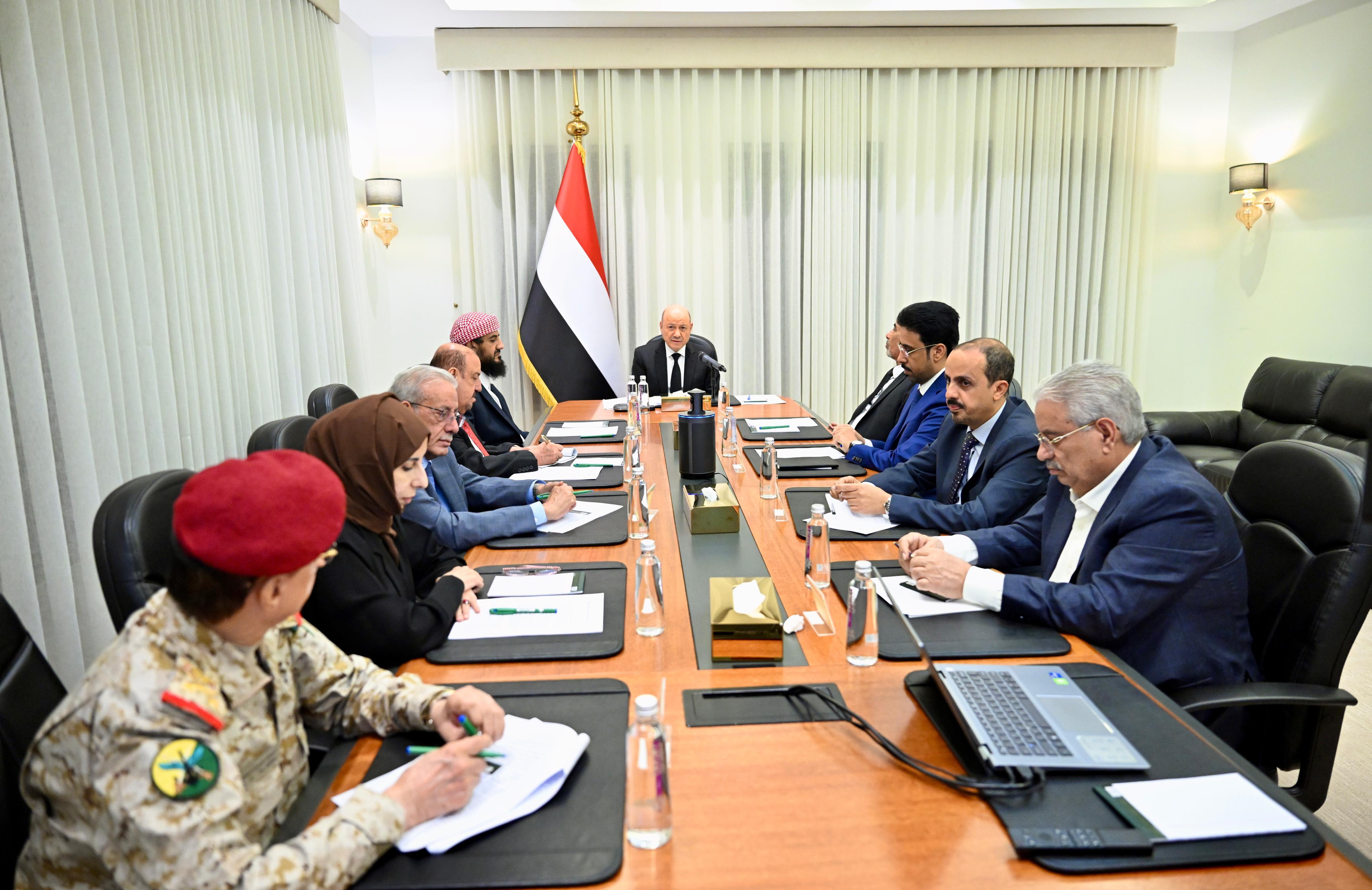 مجلس الدفاع الوطني يقر استمرار انعقاده الدائم ويتخذ قرارات لرفع الجاهزية وردع اعتداءات المليشيات الحوثية