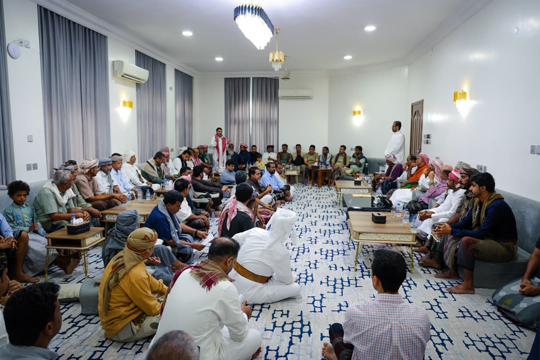 الخنبشي يلتقي وفداً من رئاسة حلف قبائل حضرموت ويؤكد أهمية توحيد الصف والرؤى لخدمة أبناء المحافظة