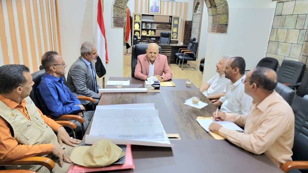 محافظ تعز يؤكد اهمية الحفاظ على المناطق الأثرية والتاريخية
