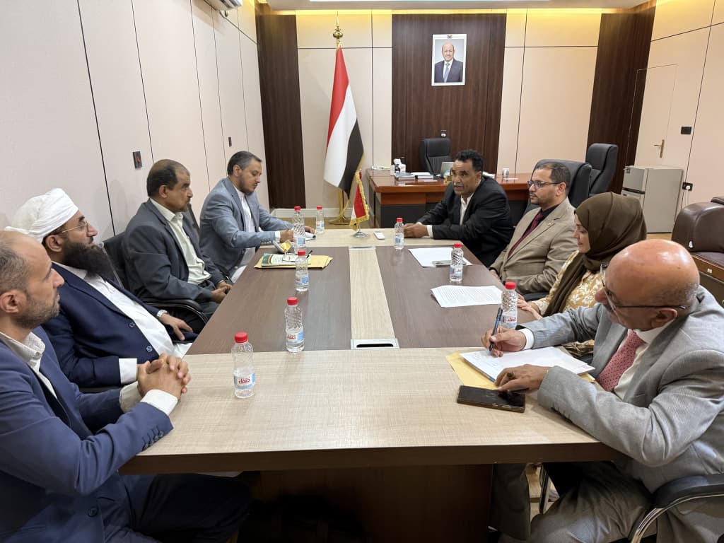 اجتماع بعدن يناقش تطوير الأطر القانونية لحماية أموال وأراضي الوقف