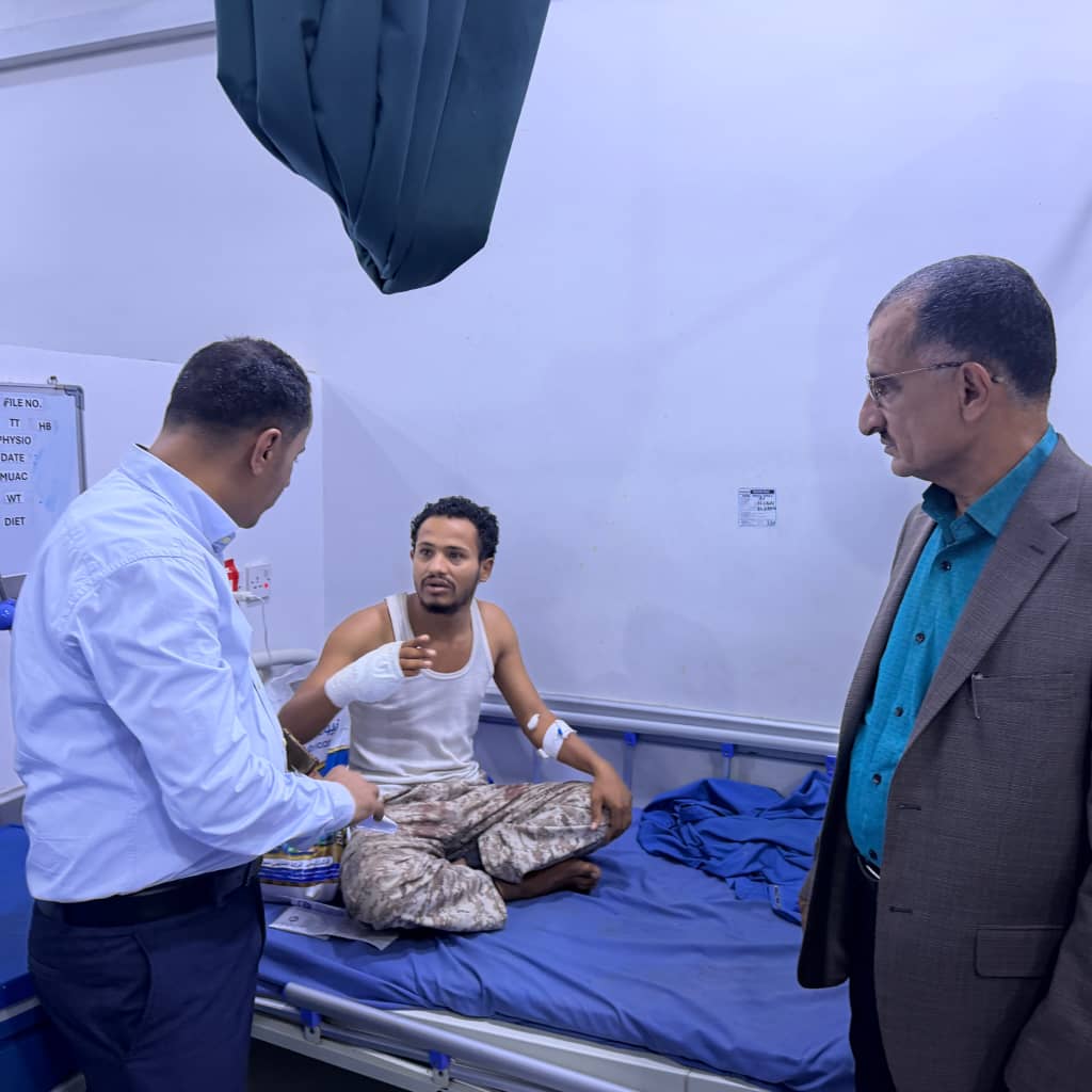 وكيل محافظة لحج يتفقَّد جرحى اللواء الرابع حزم