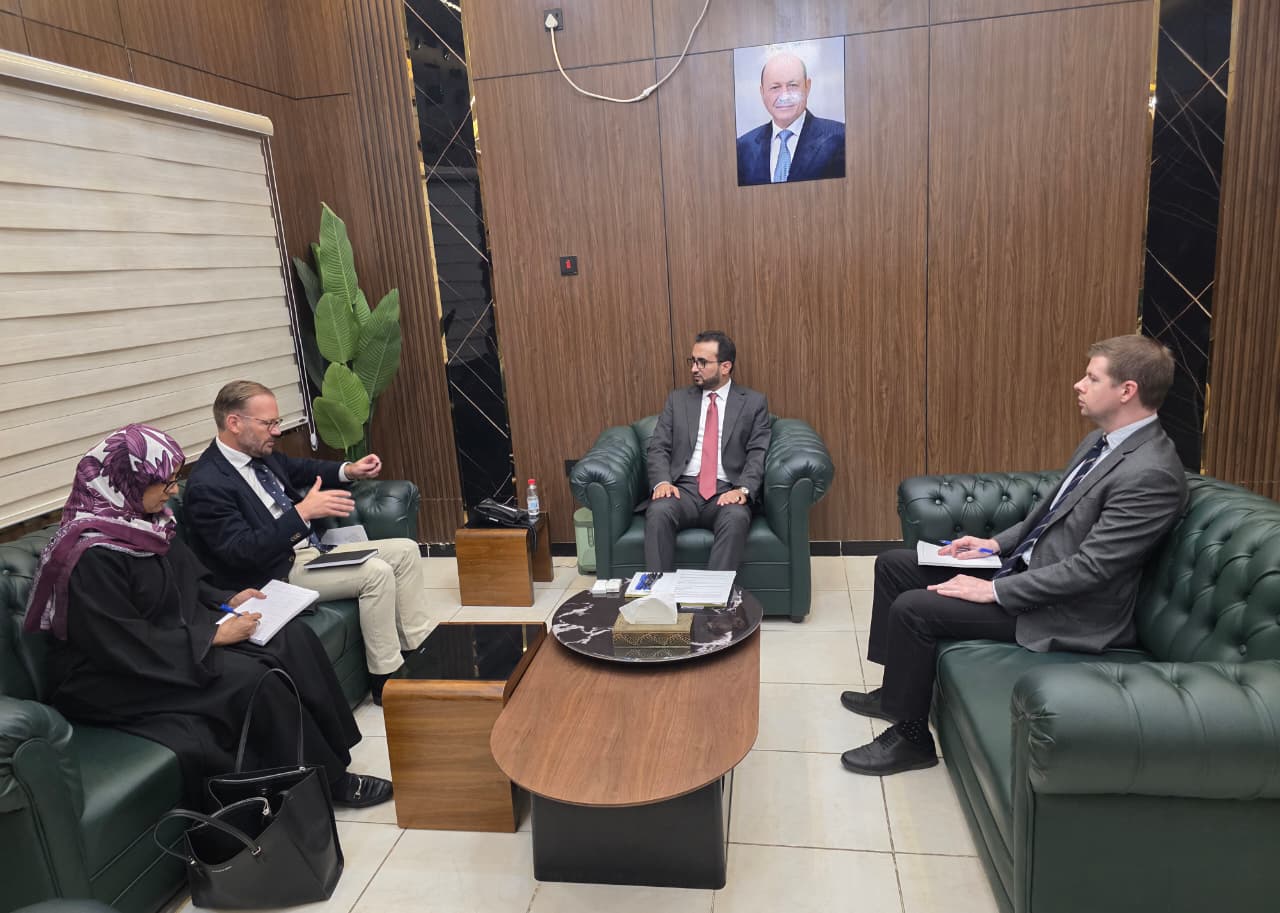 وزير الخدمة المدنية يبحث مع المستشار الاقتصادي للمبعوث الأممي المستجدات الاقتصادية والخدمية