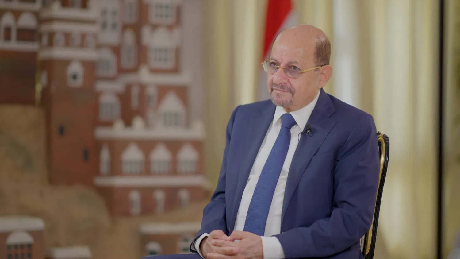 رئيس الوزراء في حوار مع "الشرق الأوسط" : اليمن لن يبقى ساحة مفتوحة لمشروع عابر للحدود والسلام يبدأ بعودة الدولة وإنهاء الانقلاب
