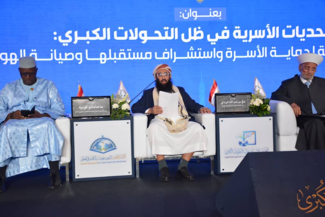 وزير الأوقاف يؤكد أهمية الأسرة في حماية المجتمع وإصلاحه وتعزيز استقراره