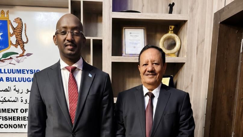 السفير الحنق يبحث مع وزير الثروة السمكية الصومالي تعزيز التعاون بين البلدين