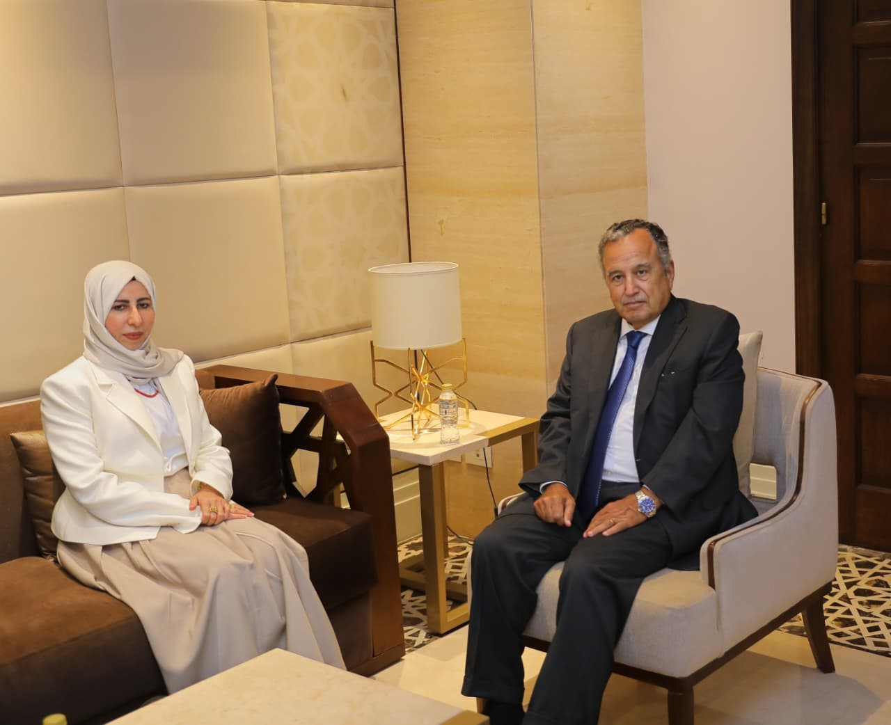 وزيرة الخارجية تبحث مع أمين عام الجامعة العربية مستجدات الاوضاع في اليمن وتعزيز التنسيق المشترك