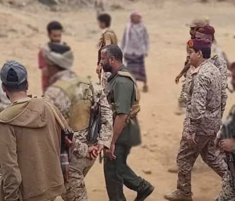 وزير الدفاع يتفقد جبهات الضالع ويشيد ببطولات القوات المسلحة في مواجهة مليشيا الحوثي