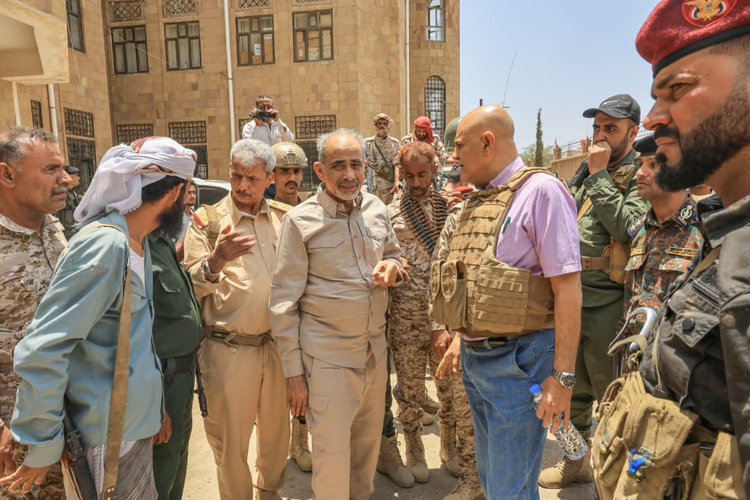 الفريق الصبيحي يطلع على الأوضاع الميدانية والعسكرية في تعز ويشدد على الجاهزية اليقظة العالية