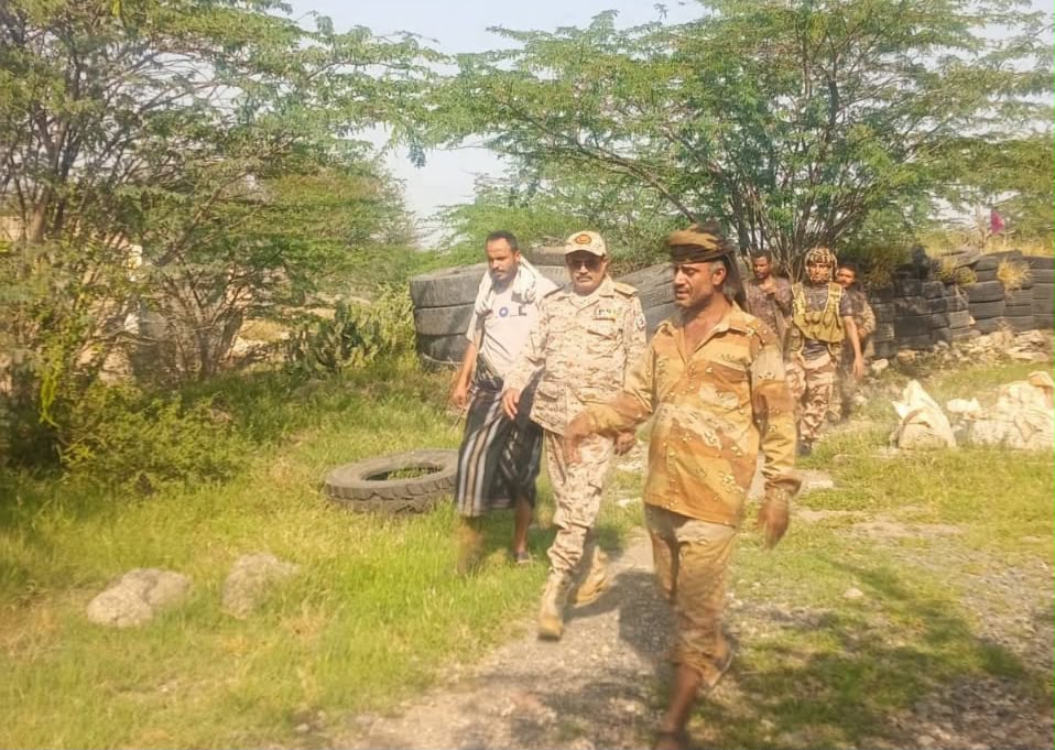 رئيس أركان محور تعز يتفقد المقاتلين في عدد من الجبهات