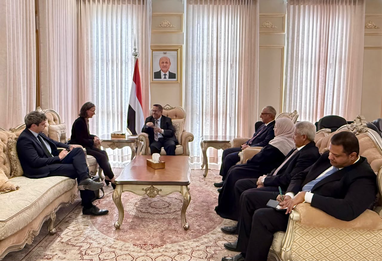 رئيس مجلس الشورى يبحث مع السفيرة الفرنسية مستجدات الأوضاع وتهديدات الحوثيين على الملاحة الدولية