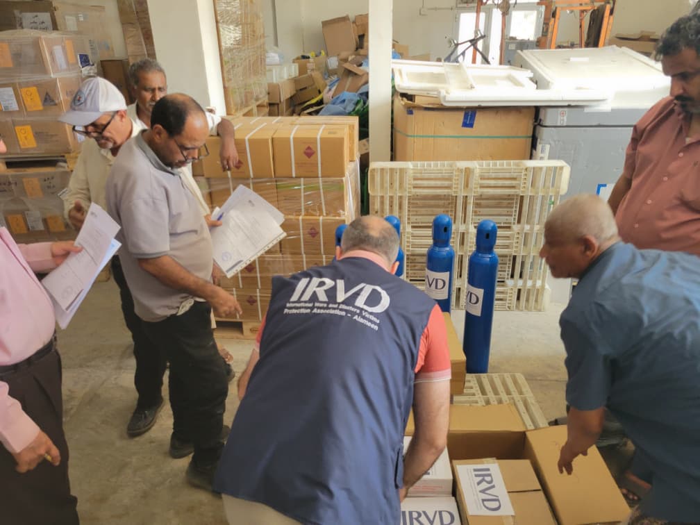 وزارة الصحة تتسلّم أجهزة ومعدات طبية لتعزيز الاستجابة الصحية الطارئة