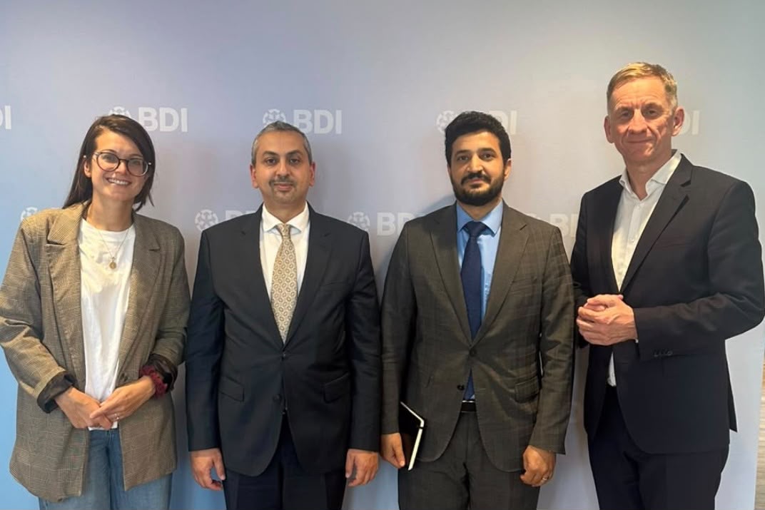 سفير اليمن يبحث مع خبير الماني في اتحاد (BDI) تطورات الأوضاع في اليمن