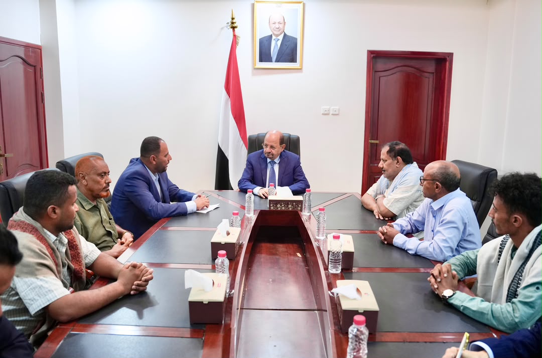 رئيس الوزراء يستقبل شخصيات وقيادات من الوازعية