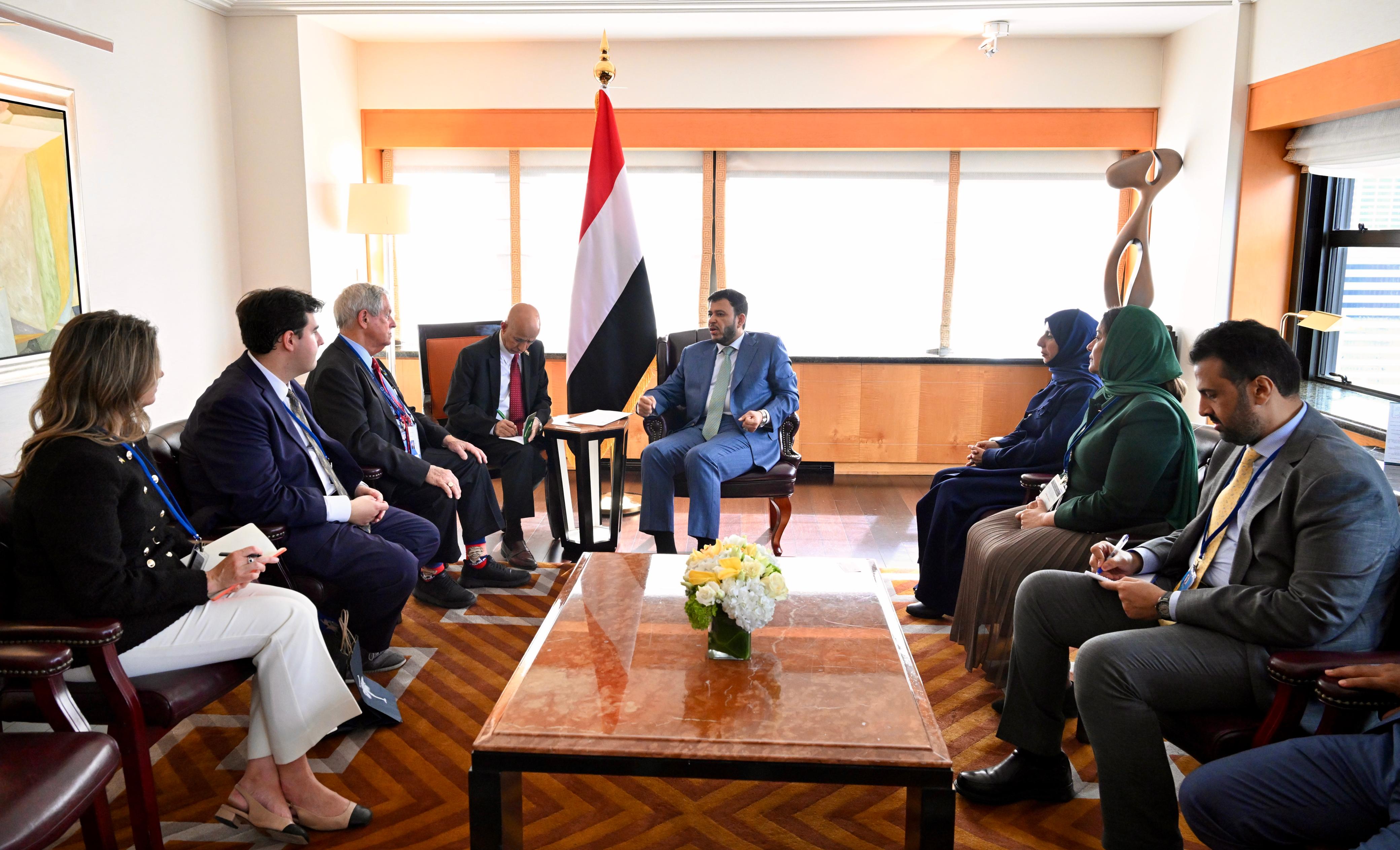 الدكتور عبدالله العليمي يبحث تطورات اليمن والتهديدات الحوثية مع عضو لجنة الشؤون الخارجية بمجلس النواب الأمريكي