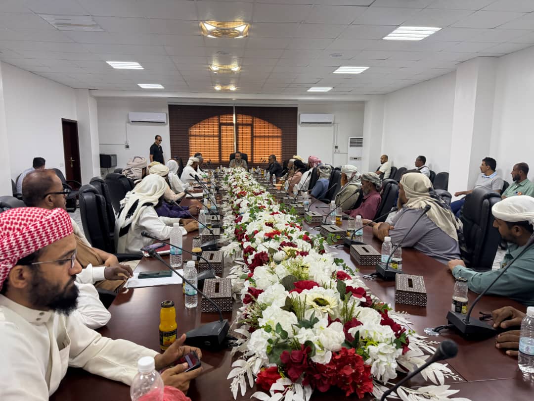 محافظ لحج يلتقي أئمة وخطباء الحَوطَة وتُبَن ويحث على تحصين المجتمع ومواجهة الفكر الحوثي