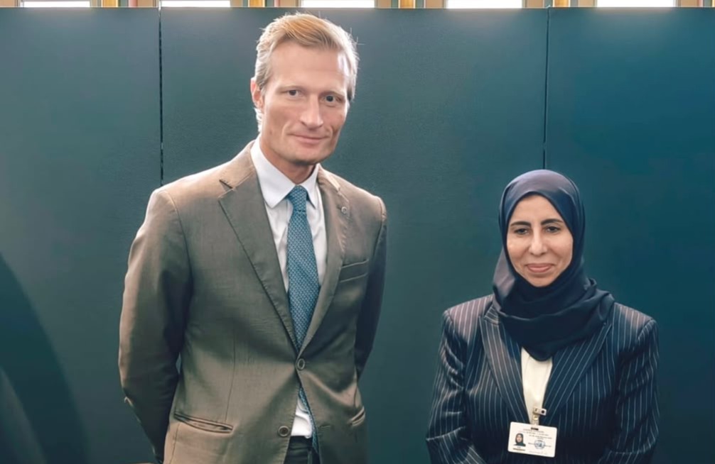 وزيرة الخارجية تبحث مع برنامج الأغذية العالمي تعزيز الاستجابة الإنسانية والأمن الغذائي في اليمن