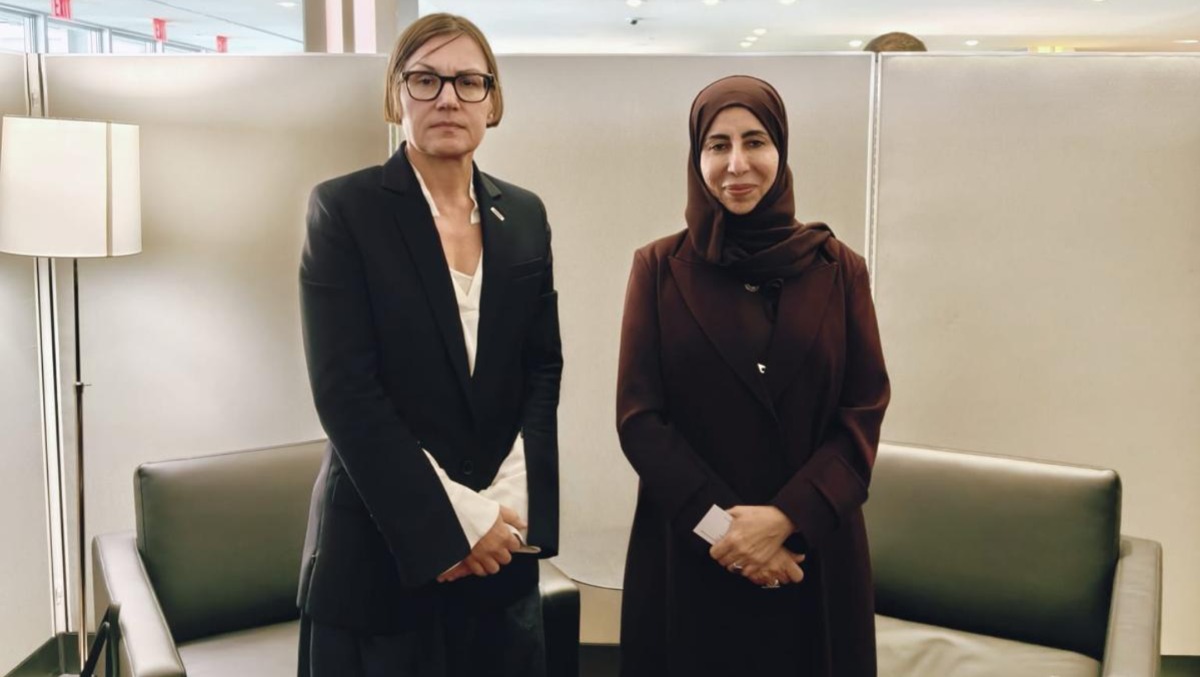 وزيرة الخارجية تبحث مع اللجنة الدولية للصليب الأحمر الأوضاع الإنسانية وتداعيات التصعيد الحوثي