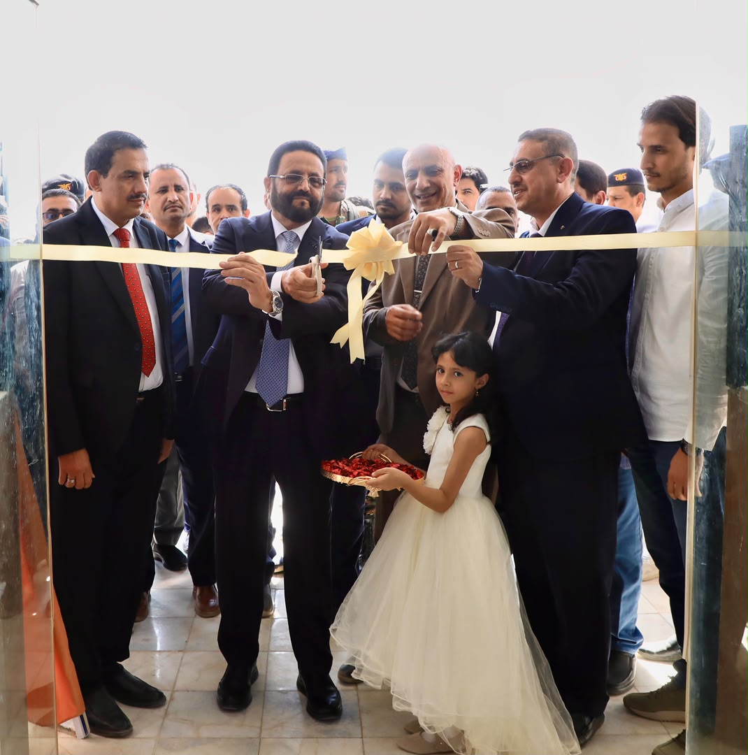 العرادة يفتتح مبنى كلية تكنولوجيا المعلومات بجامعة إقليم سبأ ويضع حجر الأساس لكلية العلوم الإدارية