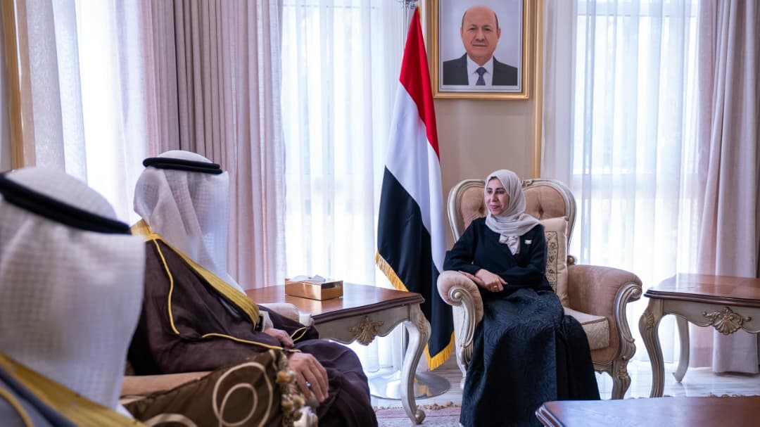 وزيرة الخارجية تبحث مع السفير الكويتي مستجدات الأوضاع وتعزيز التعاون الثنائي