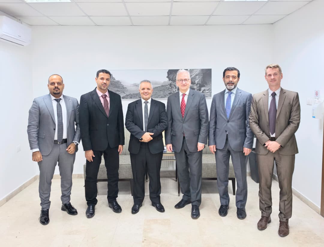 الوزير اليافعي يبحث مع السفير الألماني ومدير بنك (KfW) دعم المؤسسات الوطنية وتطوير الخدمات الاجتماعية