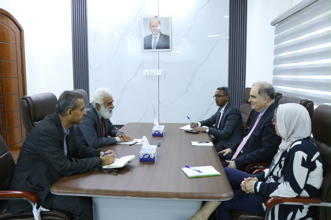 الوزير الفقمي يبحث مع مستشار وكيل الأمين العام للأمم المتحدة للشؤون الإنسانية تعزيز الاستجابة الإنسانية في اليمن