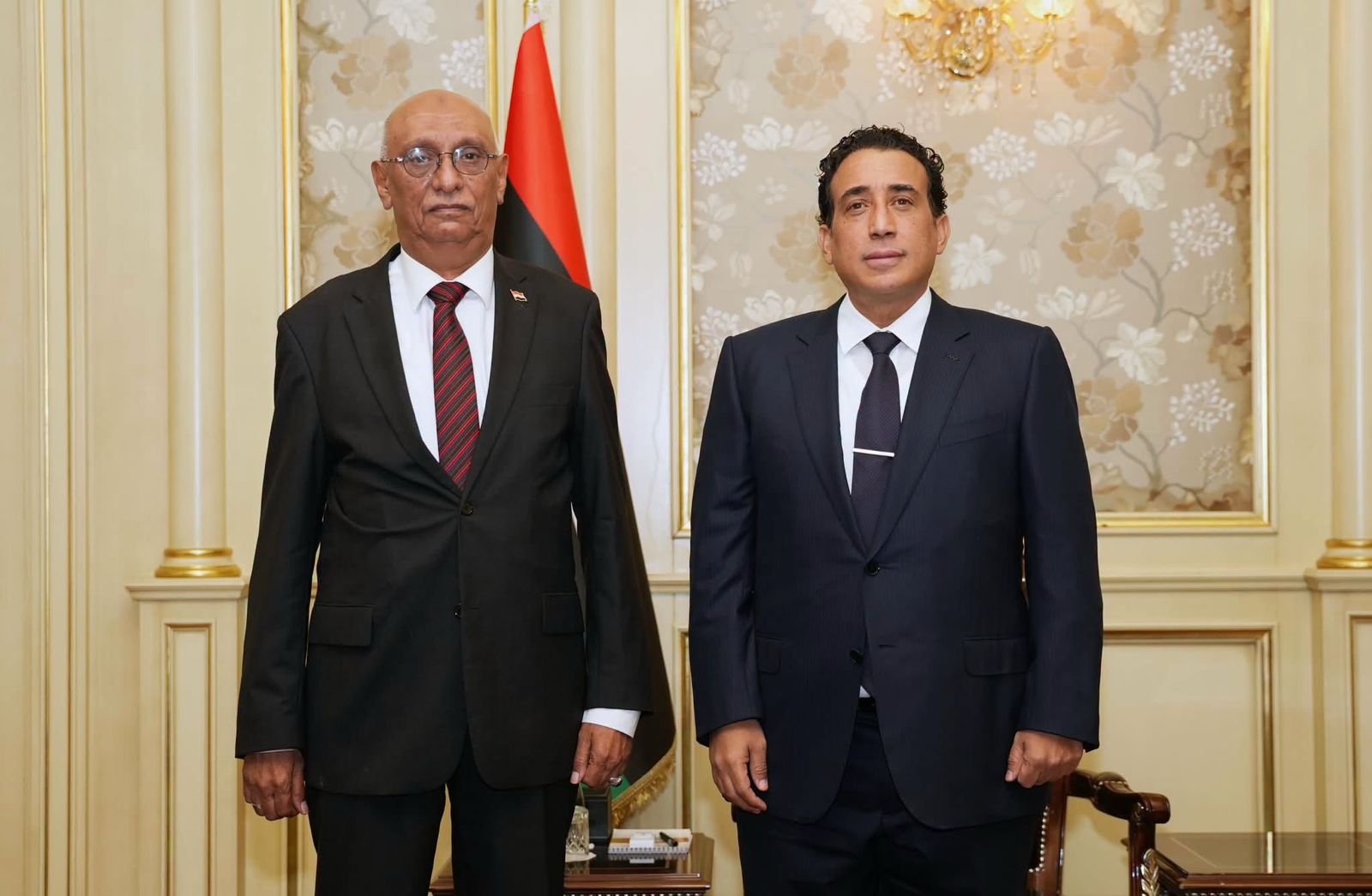 رئيس المجلس الرئاسي الليبي يجدد موقف بلاده الداعم لمجلس القيادة والحكومة وأمن اليمن ووحدته واستقراره