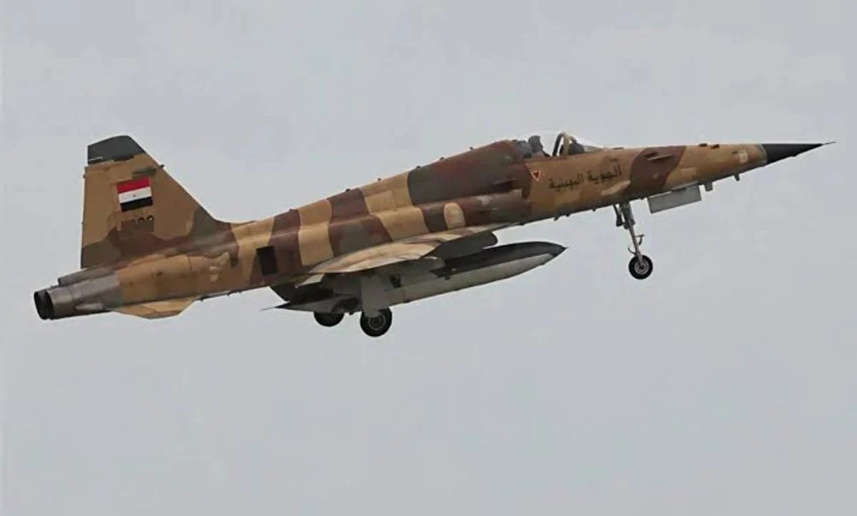 الطيران الحربي ينفذ 20 غارة استهدفت تحركات وتعزيزات وآليات وتجمعات المليشيات الحوثية بتعز