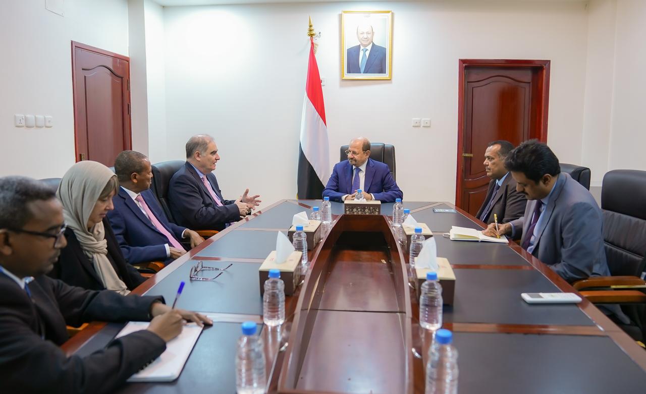 رئيس الوزراء: تفاقم الأزمة الإنسانية يستدعي تحركاً أممياً عاجلاً يتناسب مع حجم التحديات ومخاطر التصعيد الحوثي