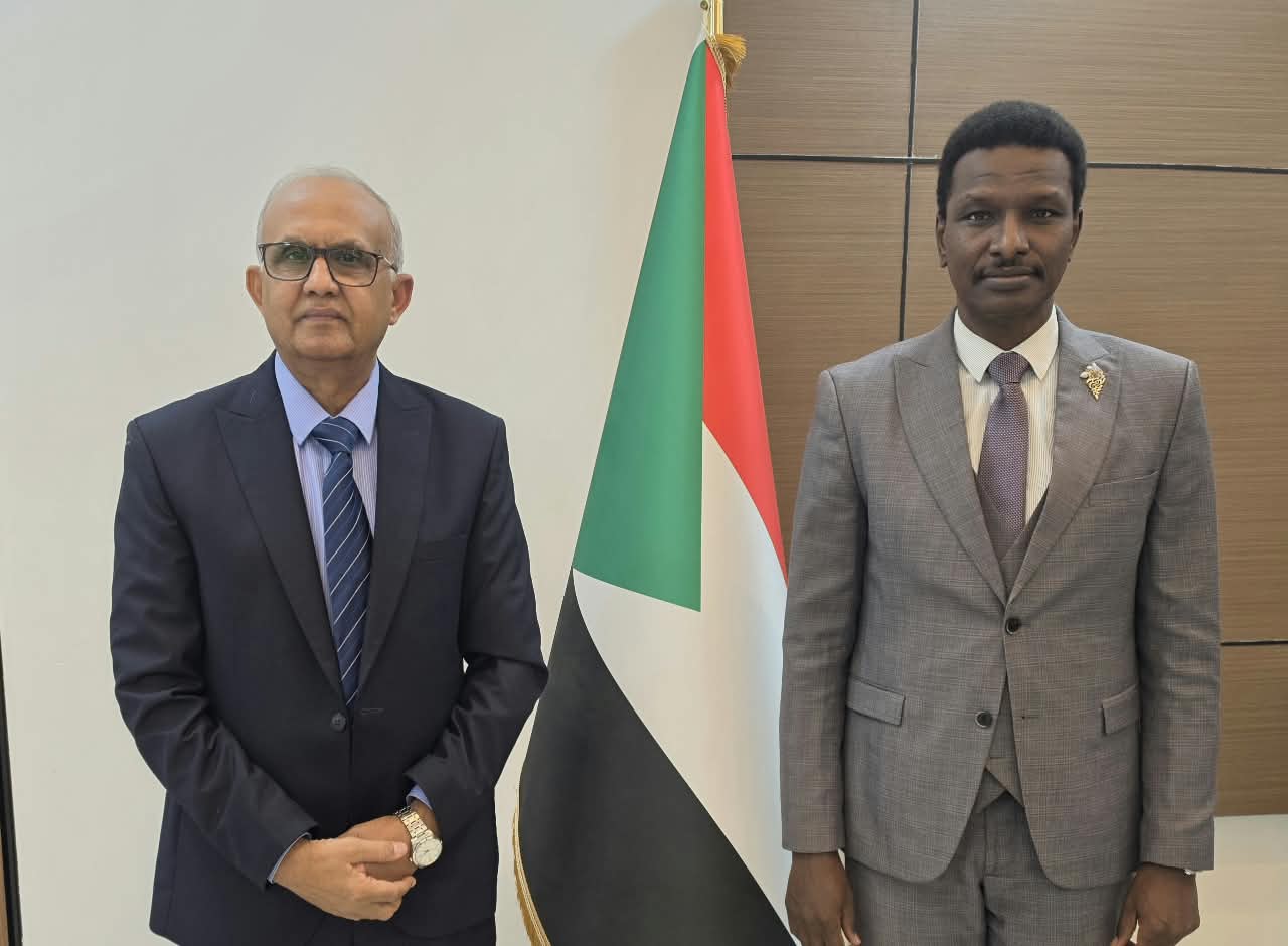 سفير اليمن يبحث مع مسؤول سوداني مستجدات الأوضاع في اليمن