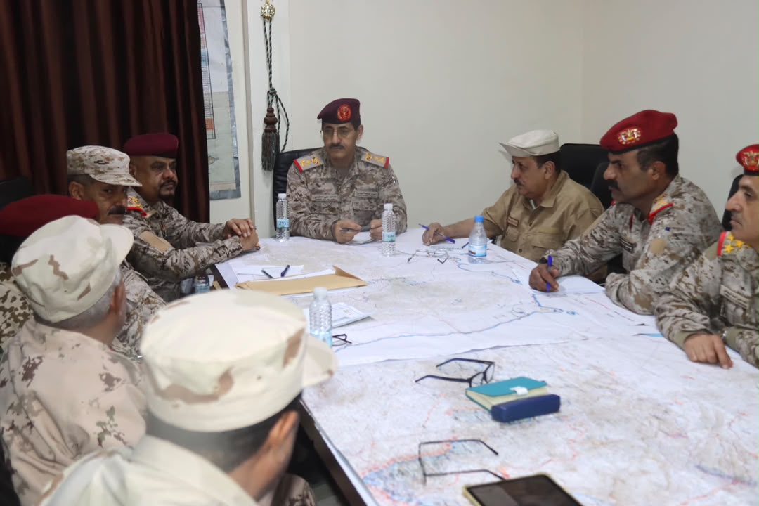 وزير الدفاع يشيد بانتصارات القوات المسلحة في عملية "فجر اليمن"