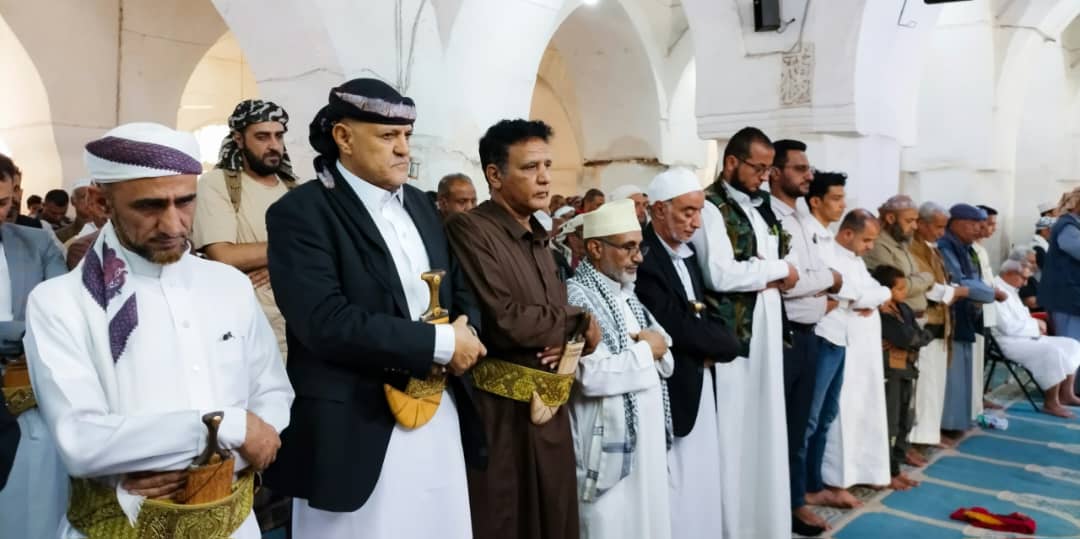 خطيب الجمعة في تعز يؤكد أن المليشيات الحوثية لا تحظى بحاضنة شعبية ويدعو الى عدم الانجرار وراء الشائعات