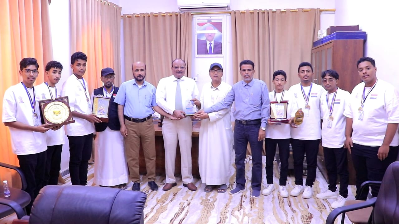 وكيل حضرموت يشيد بإنجاز الفرق اليمنية المشاركة في البطولة العربية للروبوت والذكاء الاصطناعي