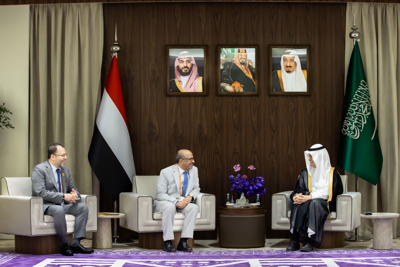 وزيرا النفط والكهرباء يبحثان مع وزير الطاقة السعودي تعزيز التعاون في مجالات النفط والطاقة