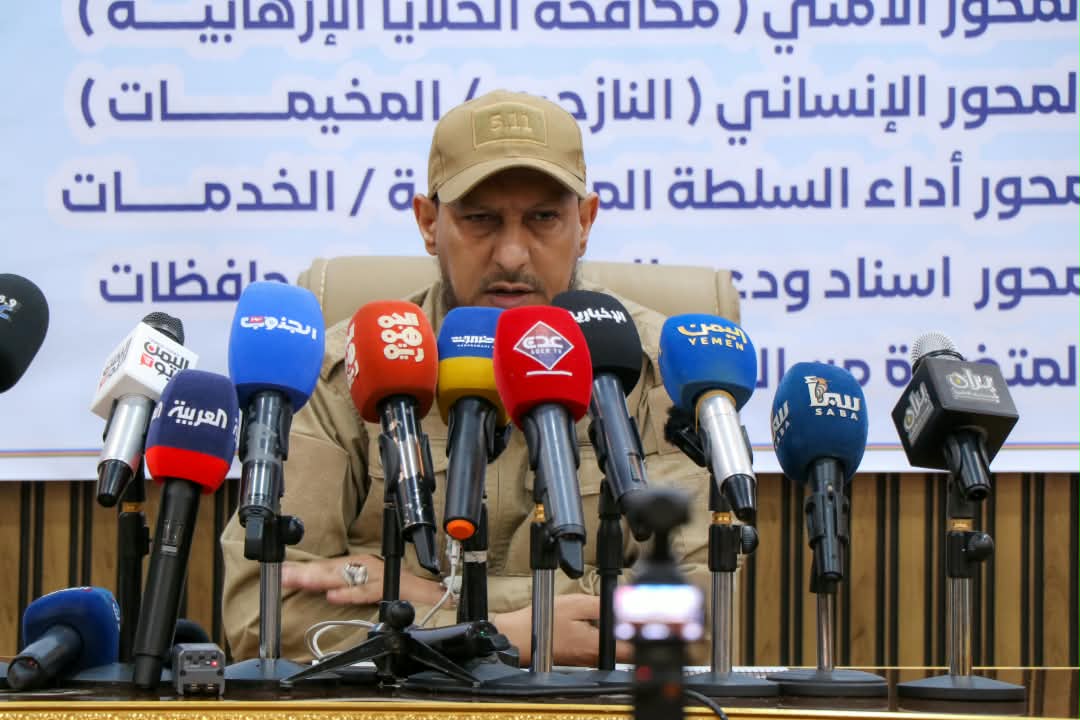 وزير الدولة محافظ عدن يستعرض مستجدات الأوضاع الأمنية والإنسانية والخدمية