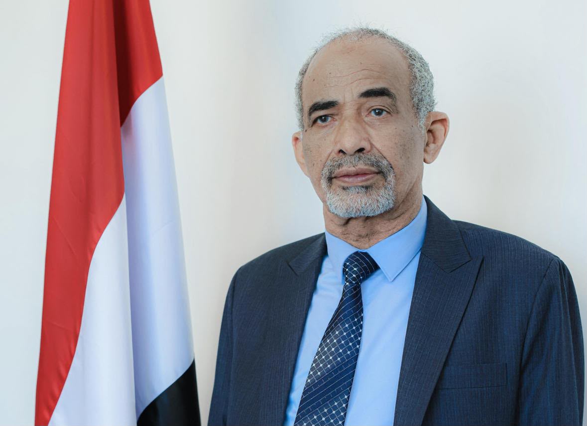 الفريق الصبيحي: الهجوم الإرهابي الحوثي على معسكر العلم بشبوة يؤكد خطورة تهديدات المليشيات لأمن اليمن واستقراره