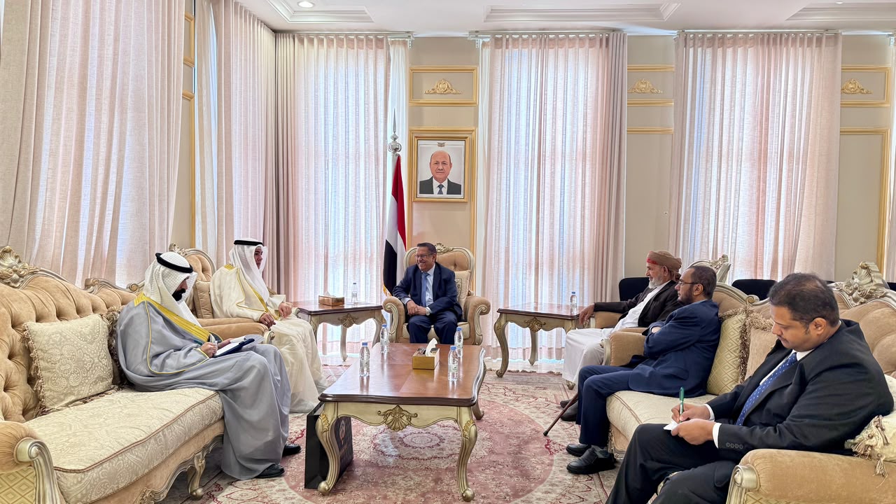 رئيس مجلس الشورى يبحث مع السفير الكويتي سبل تعزيز العلاقات الثنائية بين البلدين