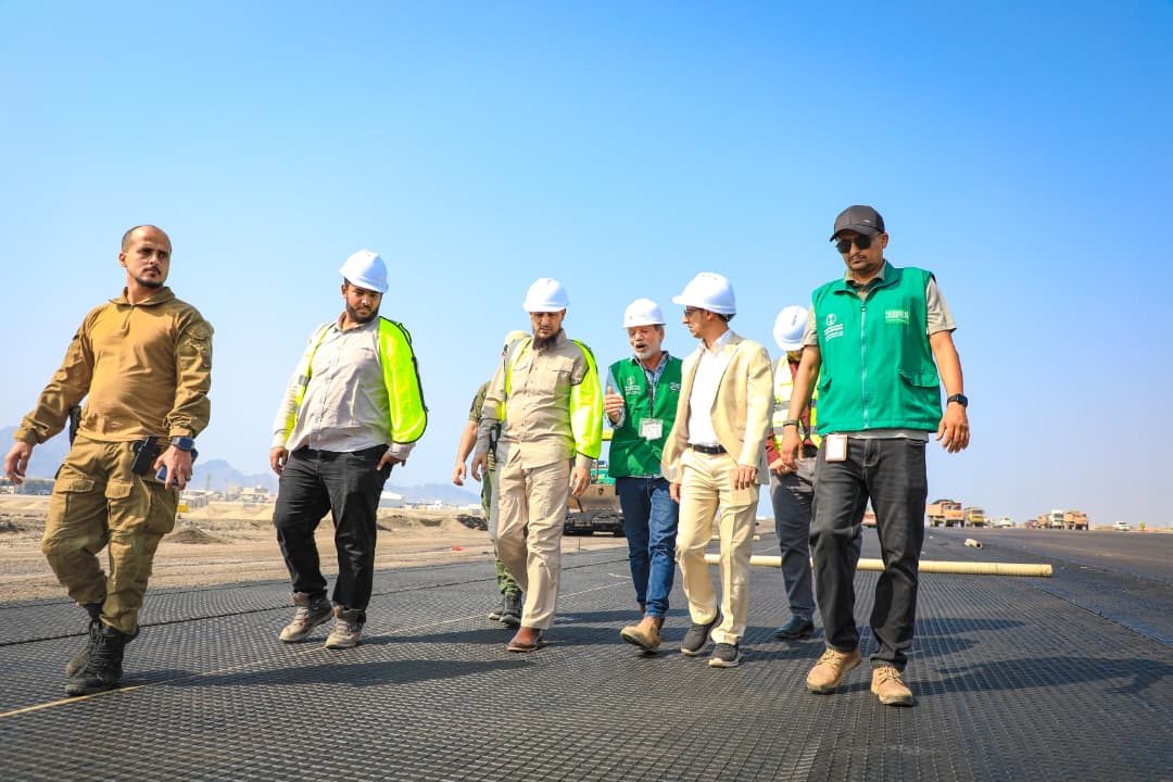 وزير الدولة محافظ عدن يتفقد سير أعمال المرحلة الثالثة من مشروع تأهيل مطار عدن الدولي