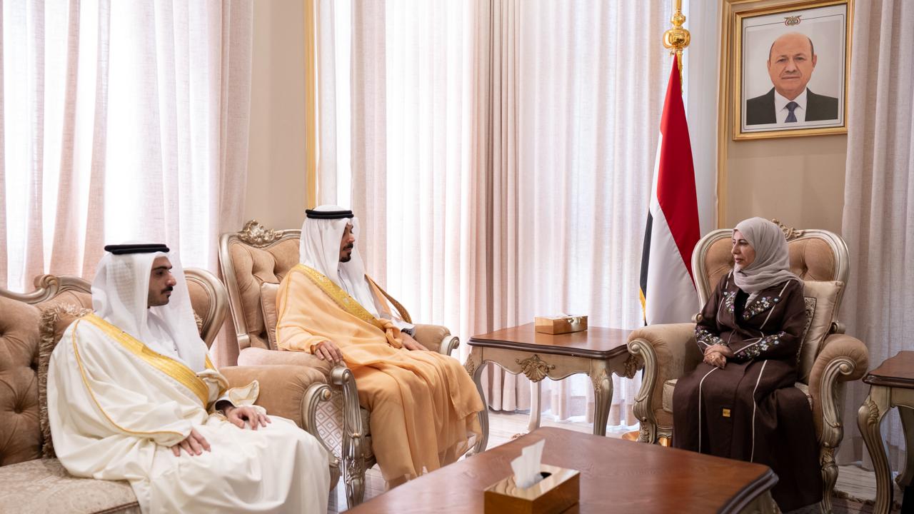 وزيرة الخارجية تبحث مع السفير البحريني العلاقات الثنائية ومستجدات الأوضاع في اليمن