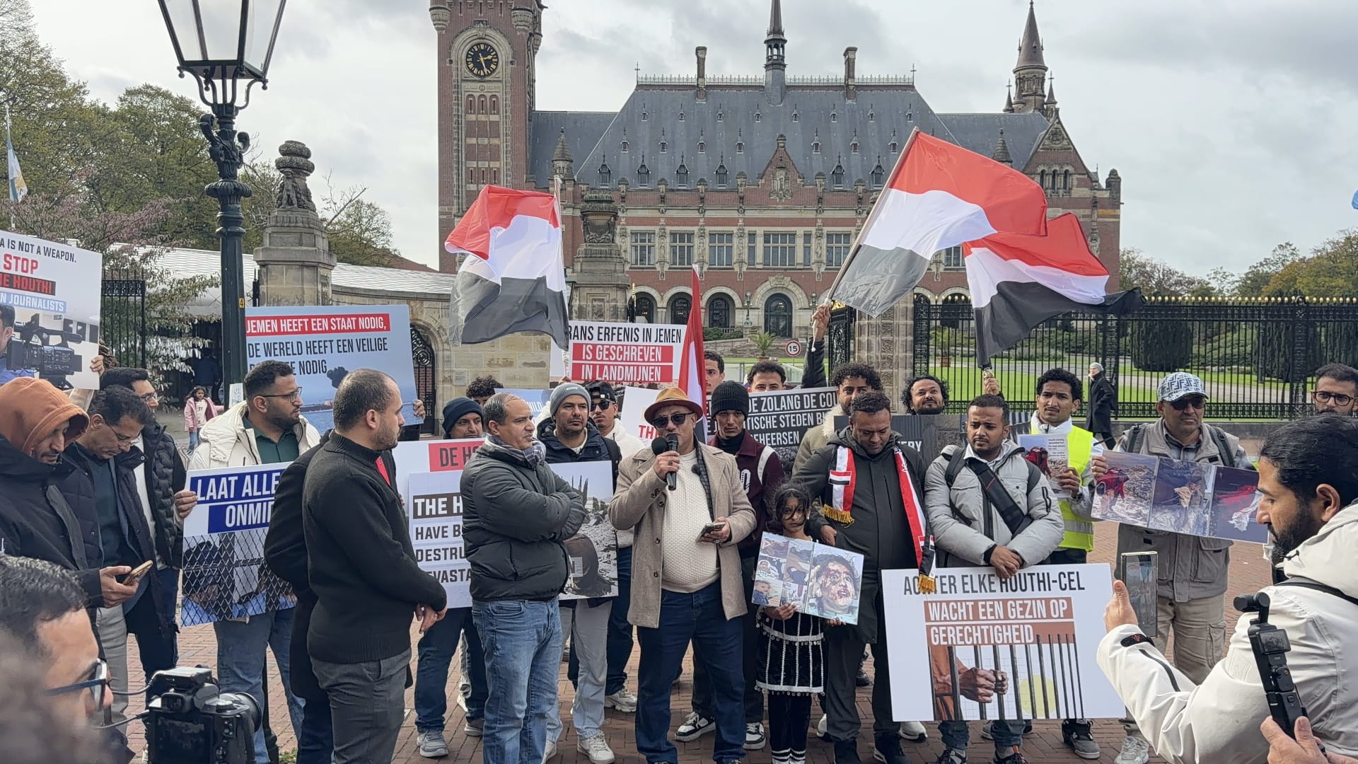 عضو مجلس نقابة الصحفيين: تعز تدافع عن فكرة الجمهورية وتطالب بحقها في الحياة