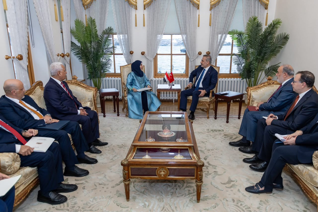 وزيرة الخارجية تبحث مع نظيرها التركي تعزيز العلاقات الثنائية وتطورات الأوضاع في اليمن والمنطقة