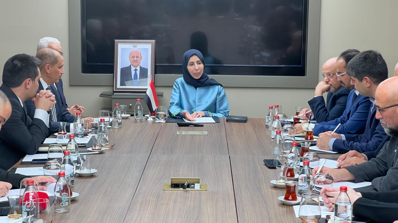 ‎وزيرة الخارجية تبحث مع منظمات تركية تعزيز التعاون الإنساني والإغاثي في اليمن