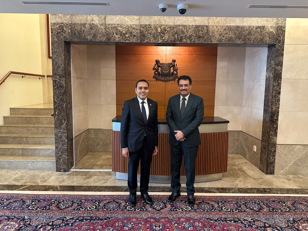 سفير اليمن يبحث مع وزير الدولة السنغافوري تعزيز العلاقات الثنائية والتعاون المشترك