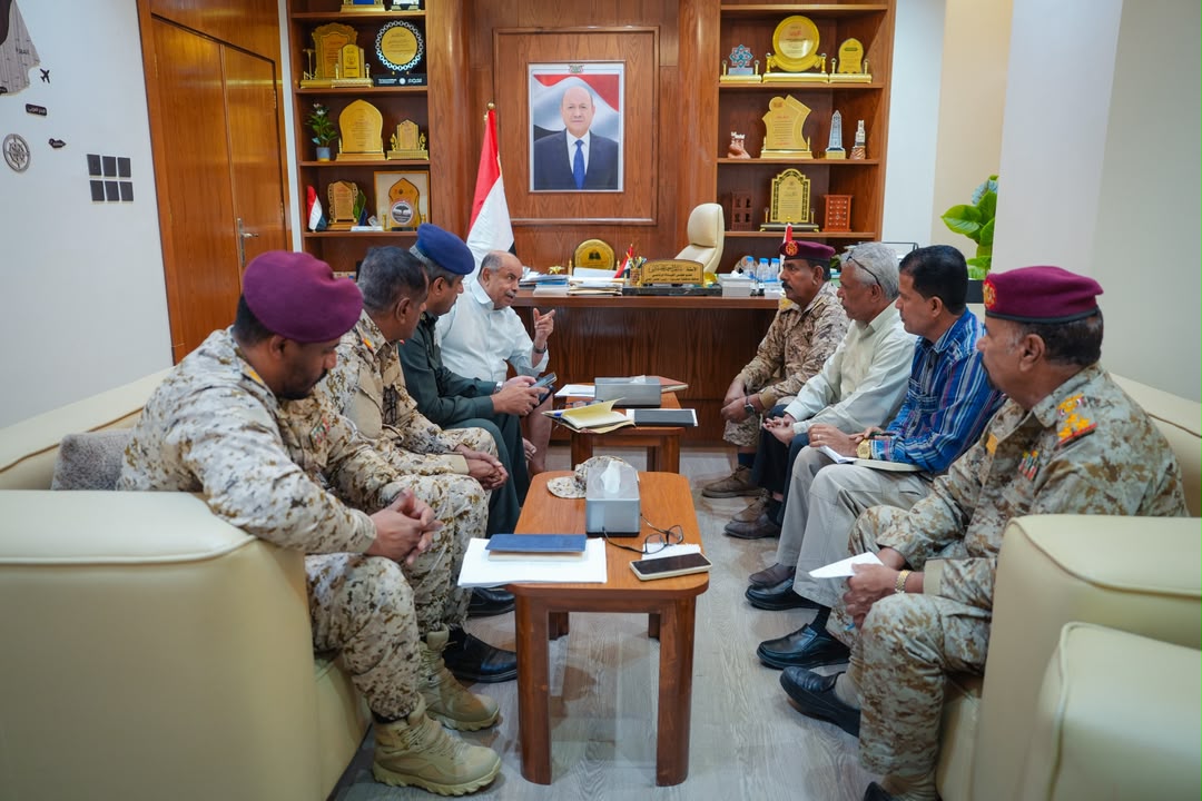 الخنبشي يناقش مستجدات الحالة الأمنية بحضرموت ويشدد على تعزيز التنسيق بين الأجهزة الأمنية والعسكرية